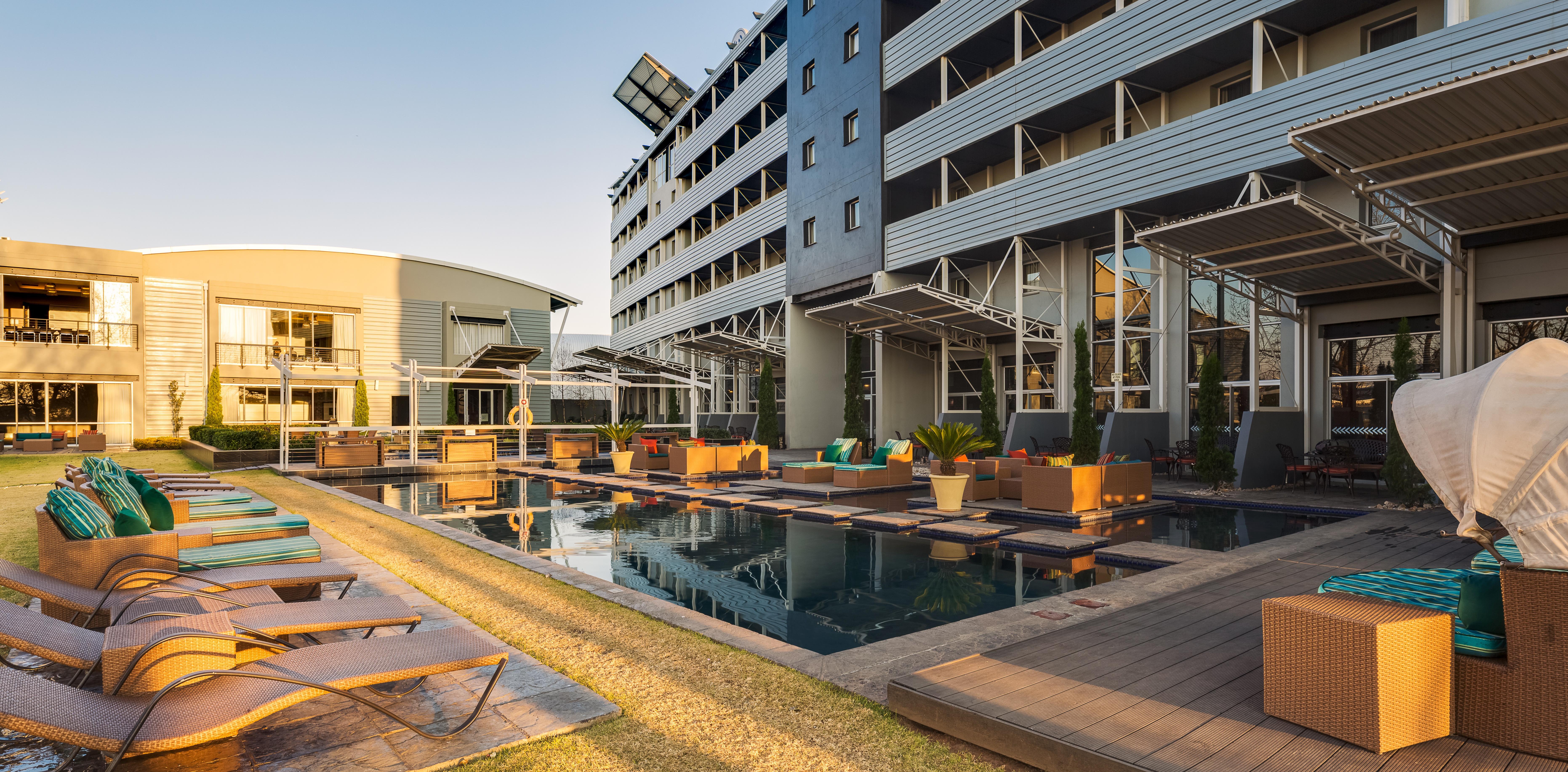 Protea Hotel By Marriott O R Tambo Airport Kempton Park Exterior foto